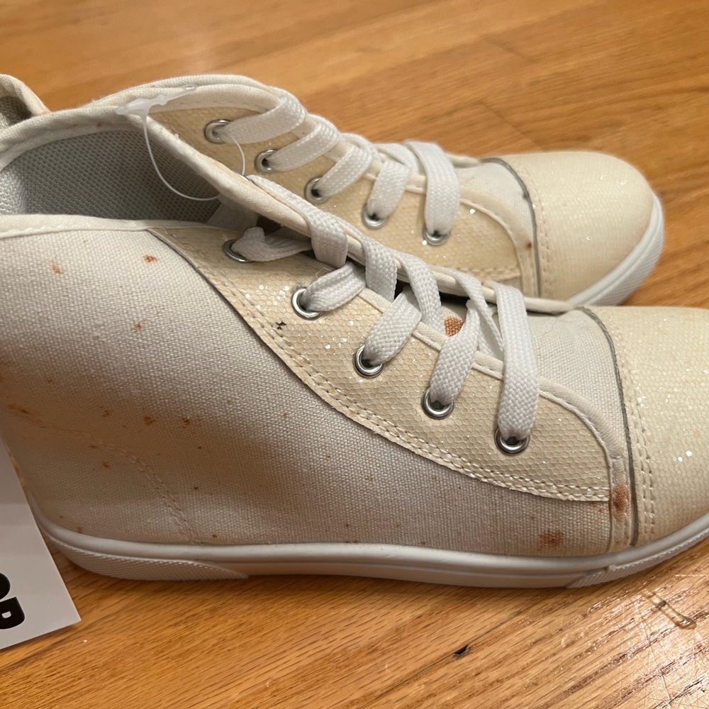Stylish High-Top Sneakers - Picture 2 of 5